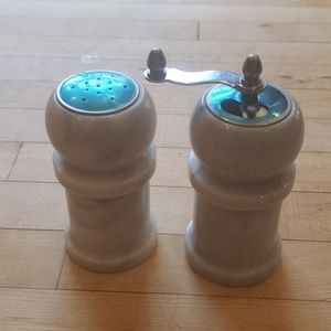 Salt and pepper mills